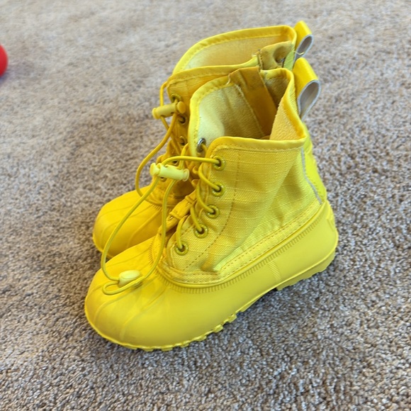 Native rain boots - Picture 2 of 7